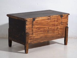 Arcón antiguo de pino macizo – Europa central (Año 1870)