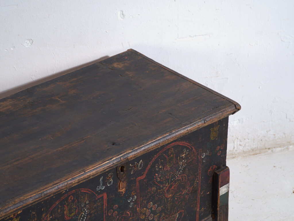 Arcón antiguo de pino macizo – Europa central (Año 1870)