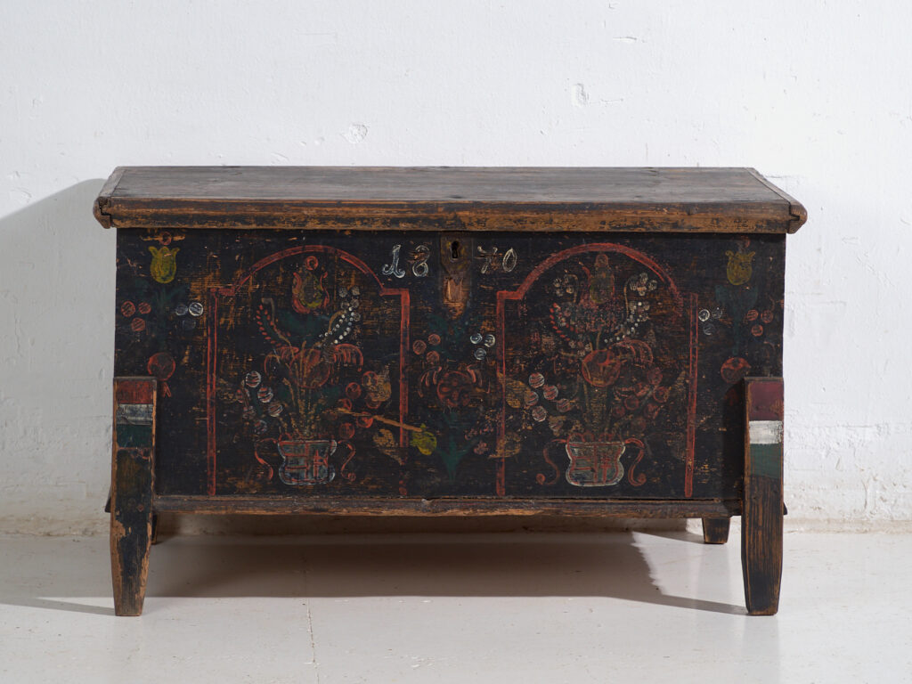 Arcón antiguo de pino macizo – Europa central (Año 1870)