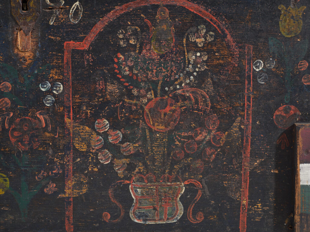 Arcón antiguo de pino macizo – Europa central (Año 1870)