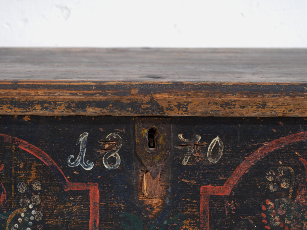 Arcón antiguo de pino macizo – Europa central (Año 1870)