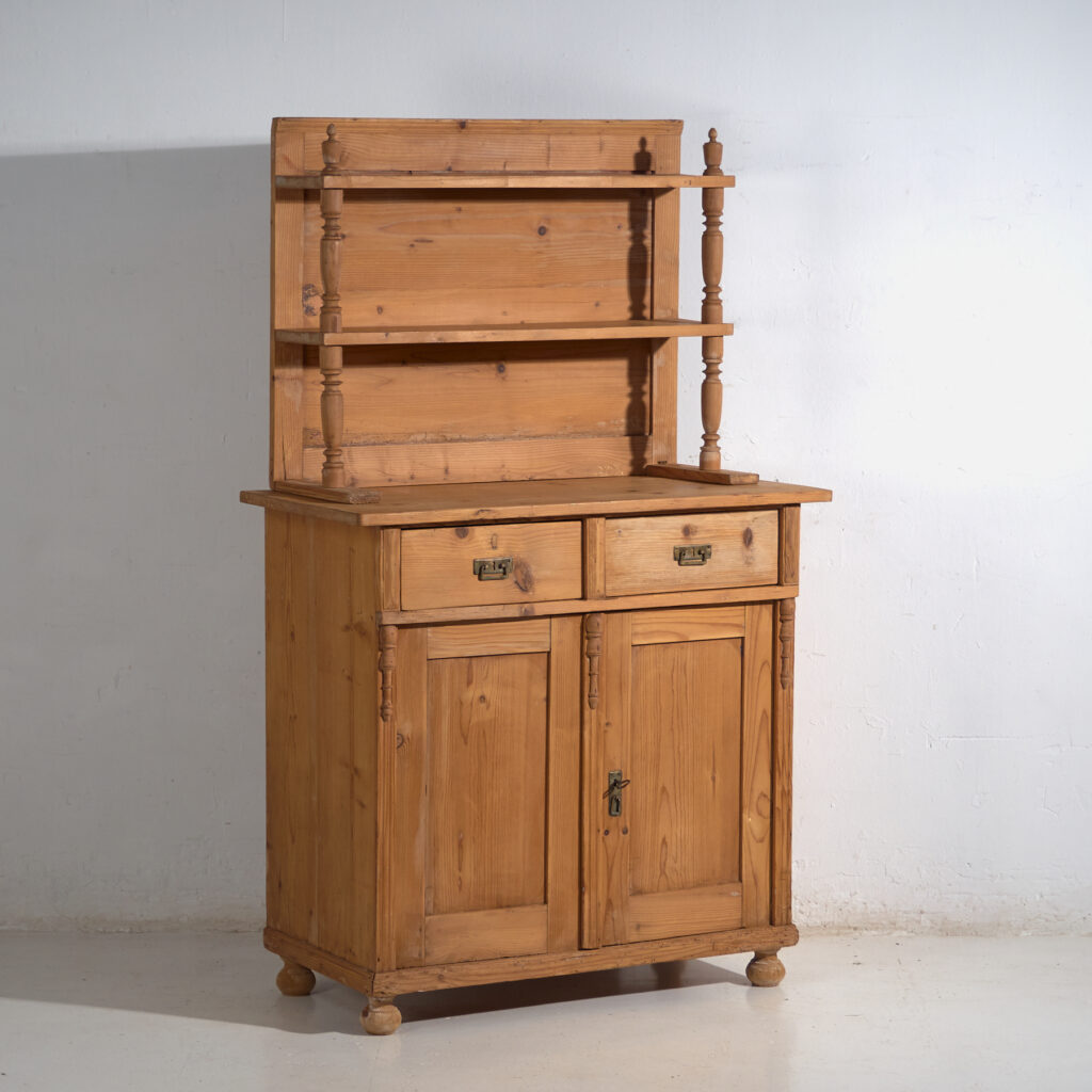 Alacena antigua de pino – Mueble rústico europeo con estantería – circa 1940