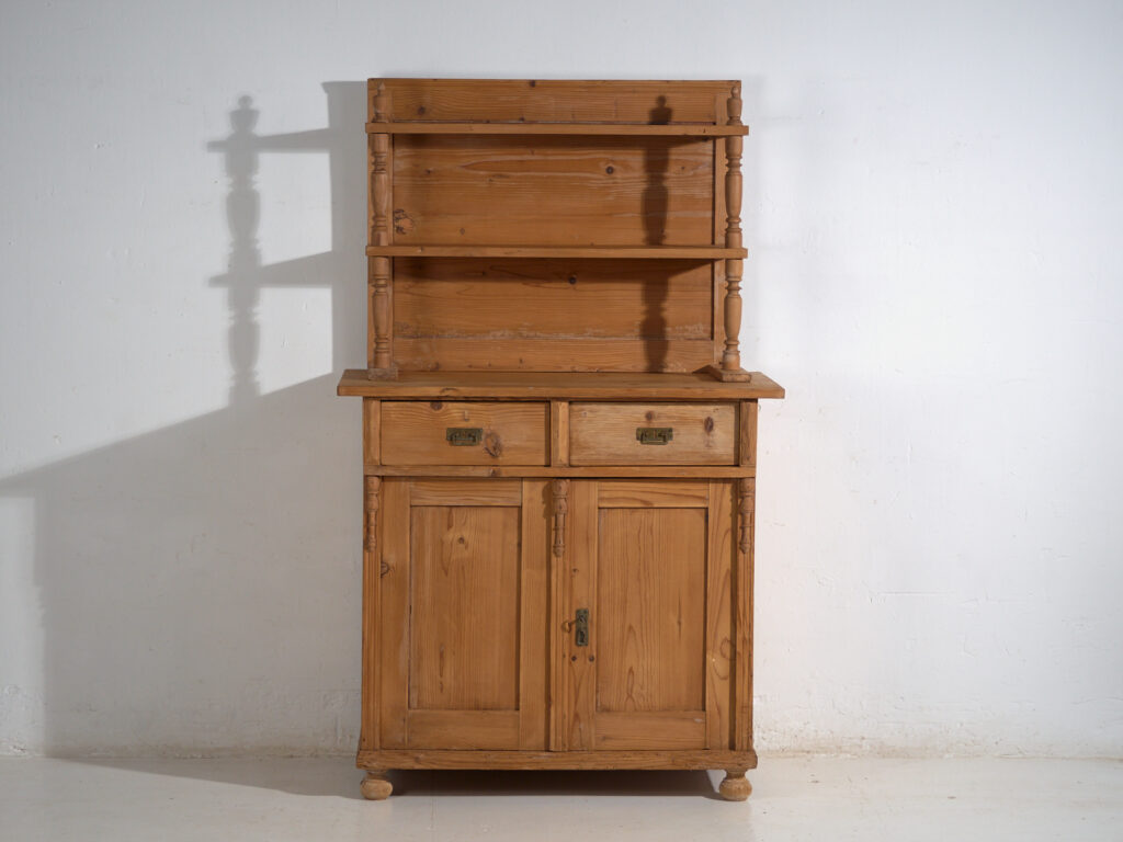 Alacena antigua de pino – Mueble rústico europeo con estantería – circa 1940