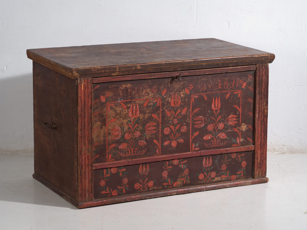 Antique dowry chest in pine with painted tulips – Central Europe, 1891