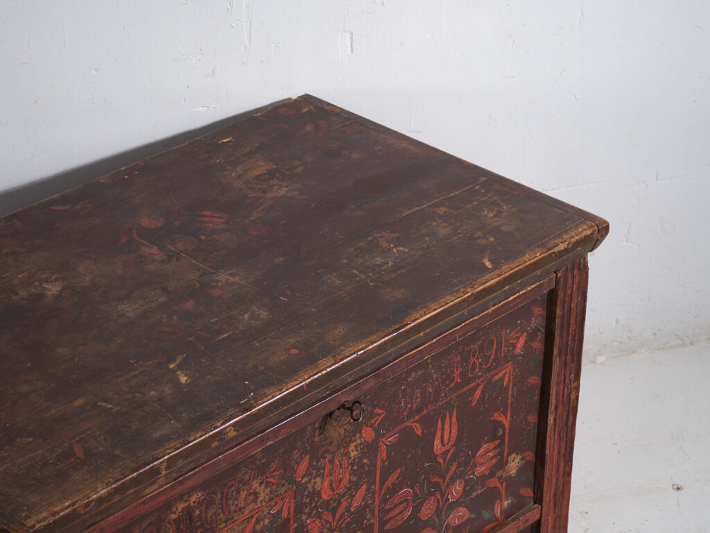 Antique dowry chest in pine with painted tulips – Central Europe, 1891
