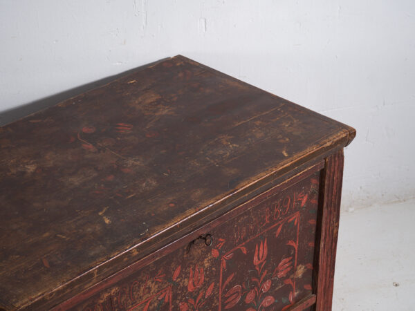 Antique dowry chest in pine with painted tulips – Central Europe, 1891