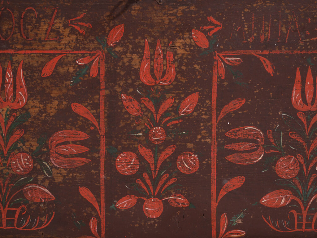 Antique dowry chest in pine with painted tulips – Central Europe, 1891