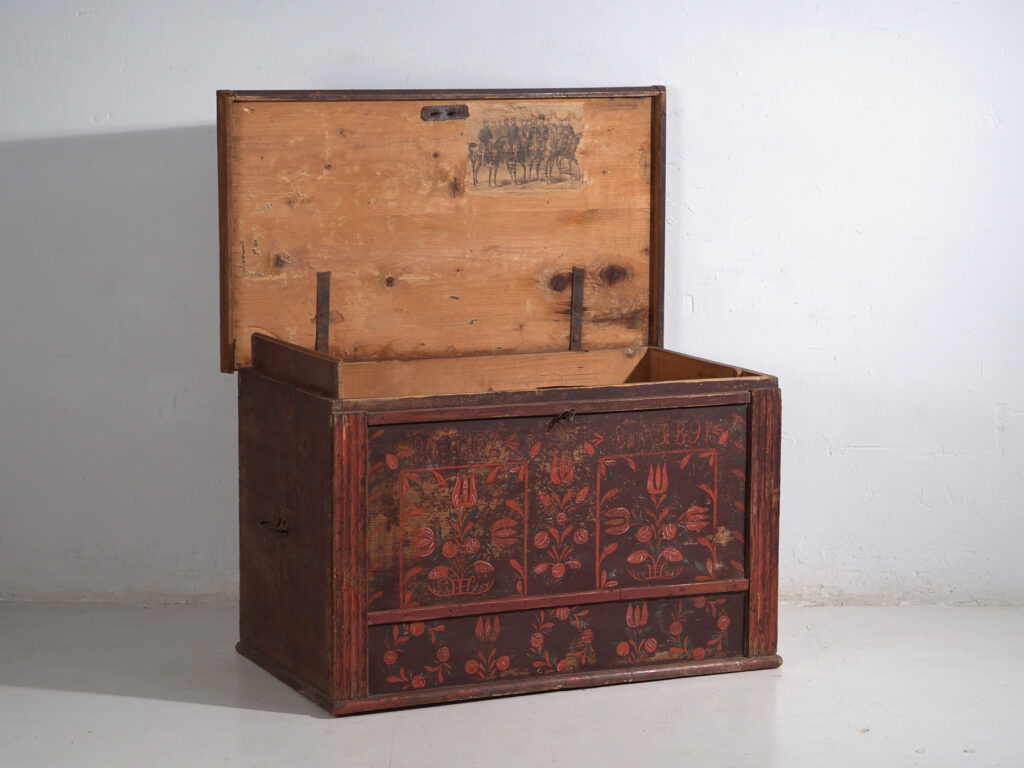 Antique dowry chest in pine with painted tulips – Central Europe, 1891