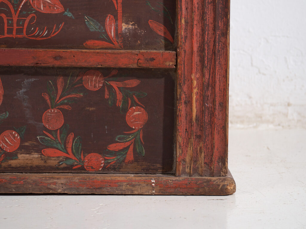 Antique dowry chest in pine with painted tulips – Central Europe, 1891
