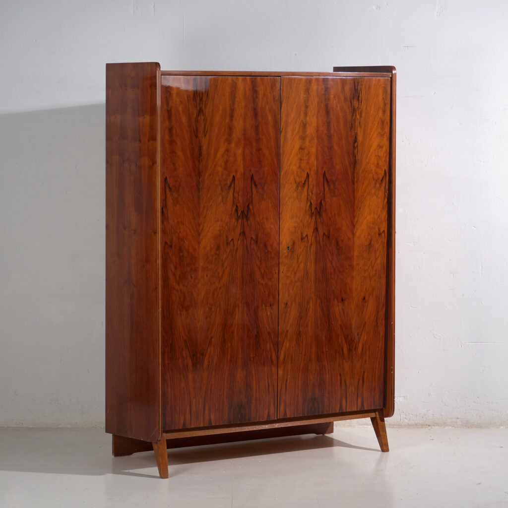 Armario mid-century en palosanto – Checoslovaquia, atribuido a Pravánec, años 50
