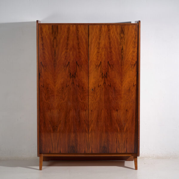 Armario mid-century en palosanto – Checoslovaquia, atribuido a Pravánec, años 50
