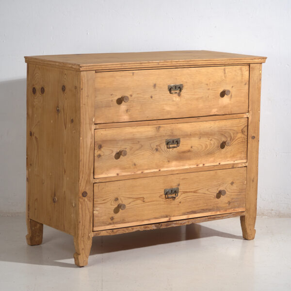 Central-European chest of three drawers in washed pine – Central Europe, circa 1900