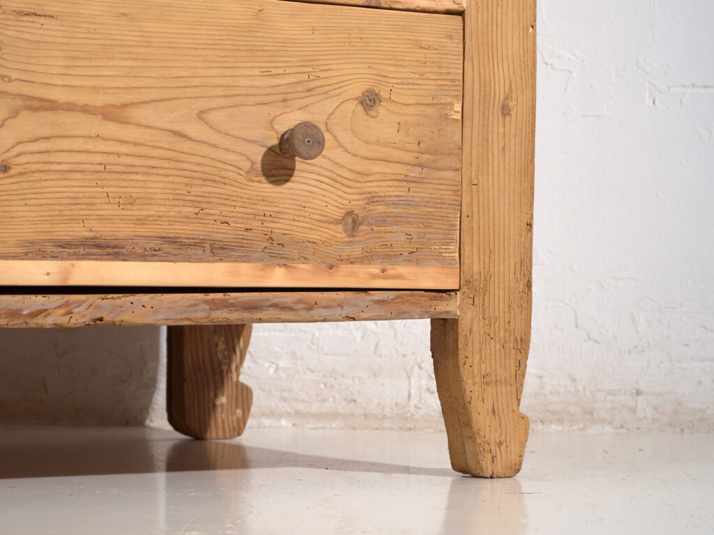 Central-European chest of three drawers in washed pine – Central Europe, circa 1900