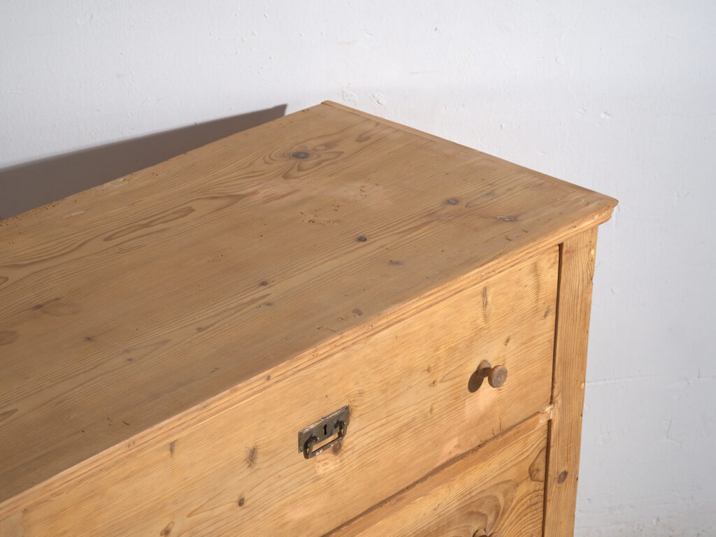 Central-European chest of three drawers in washed pine – Central Europe, circa 1900
