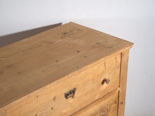 Central-European chest of three drawers in washed pine – Central Europe, circa 1900