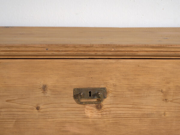 Central-European chest of three drawers in washed pine – Central Europe, circa 1900