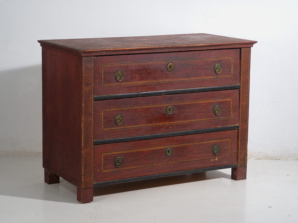 Commode Biedermeier d'Europe centrale en pin à quatre tiroirs – Europe centrale, vers 1850