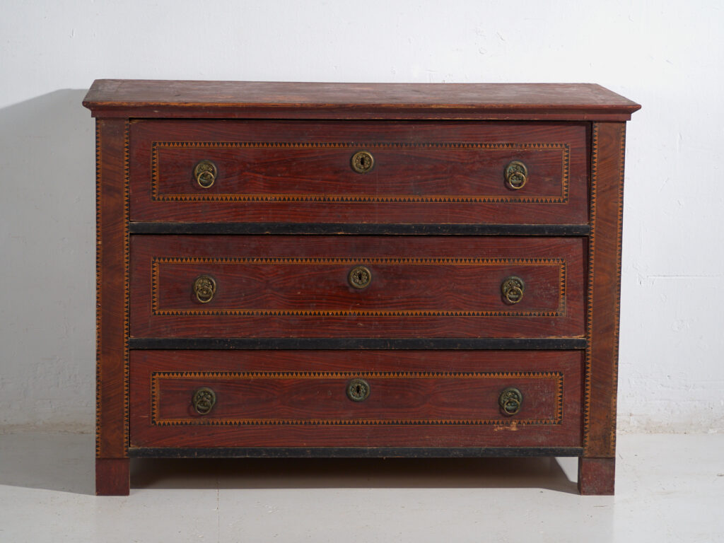 Commode Biedermeier d'Europe centrale en pin à quatre tiroirs – Europe centrale, vers 1850