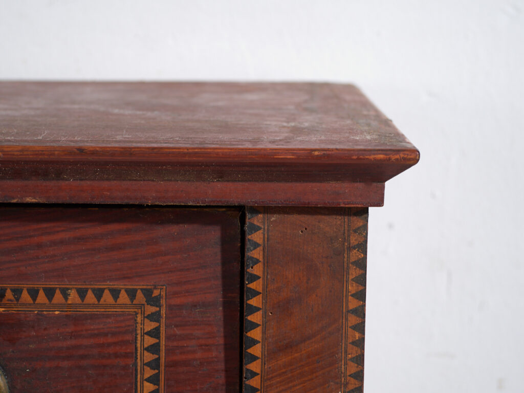 Commode Biedermeier d'Europe centrale en pin à quatre tiroirs – Europe centrale, vers 1850