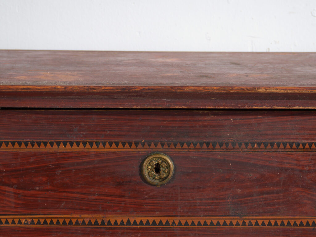Commode Biedermeier d'Europe centrale en pin à quatre tiroirs – Europe centrale, vers 1850