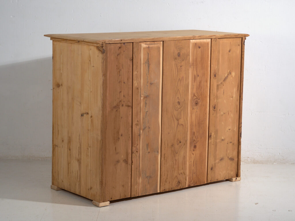 Chest of drawers in stripped pine – Central Europe, circa 1920