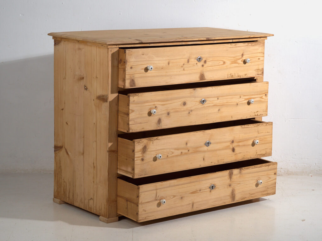 Chest of drawers in stripped pine – Central Europe, circa 1920