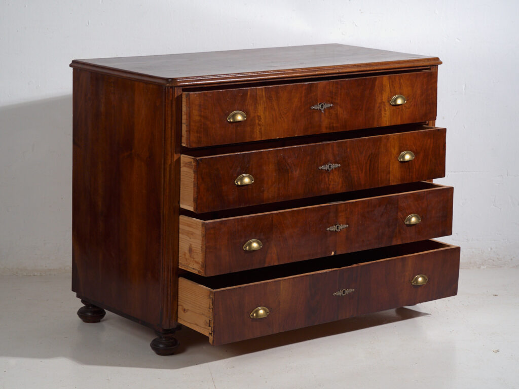Cómoda antigua de madera de pino con cajones y tiradores de latón – Europa Central, circa 1900 #28