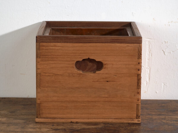 Braseros japoneses hibachi – Japón, periodo Taishō principio de Shōwa, circa 1910-1945. Conjunto de 2 piezas