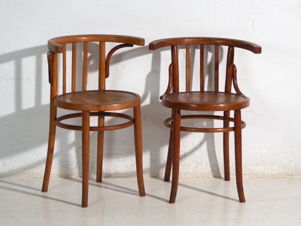 Conjunto de cuatro sillas estilo Thonet de madera curvada – Centroeuropa, circa 1920