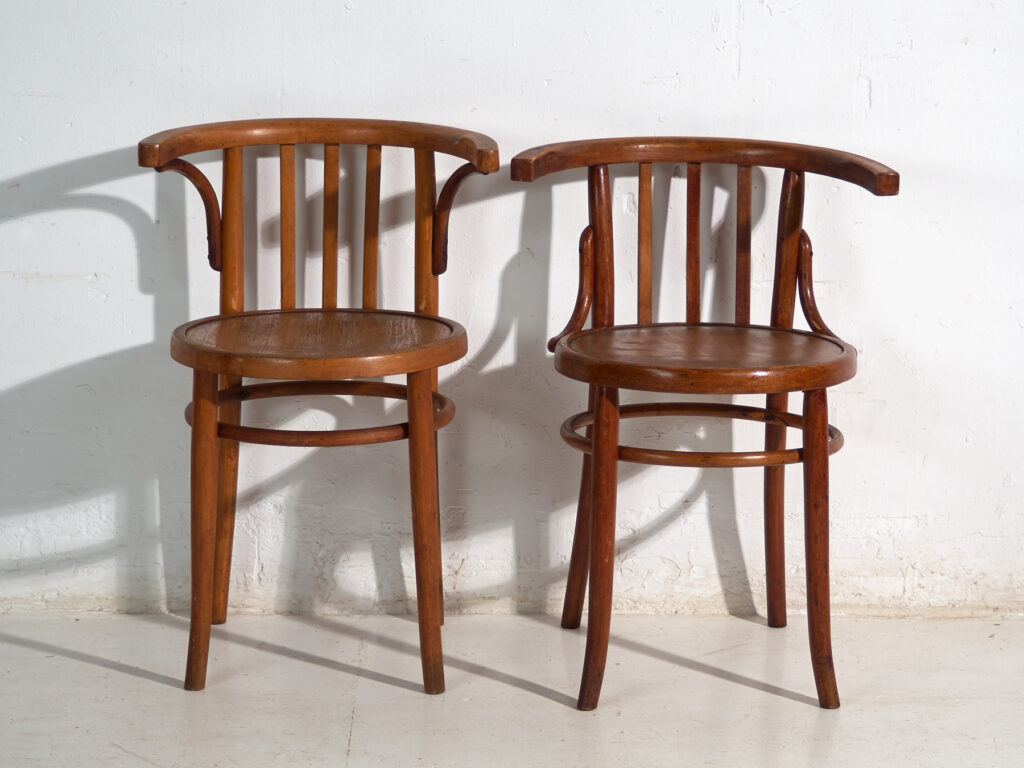 Conjunto de cuatro sillas estilo Thonet de madera curvada – Centroeuropa, circa 1920