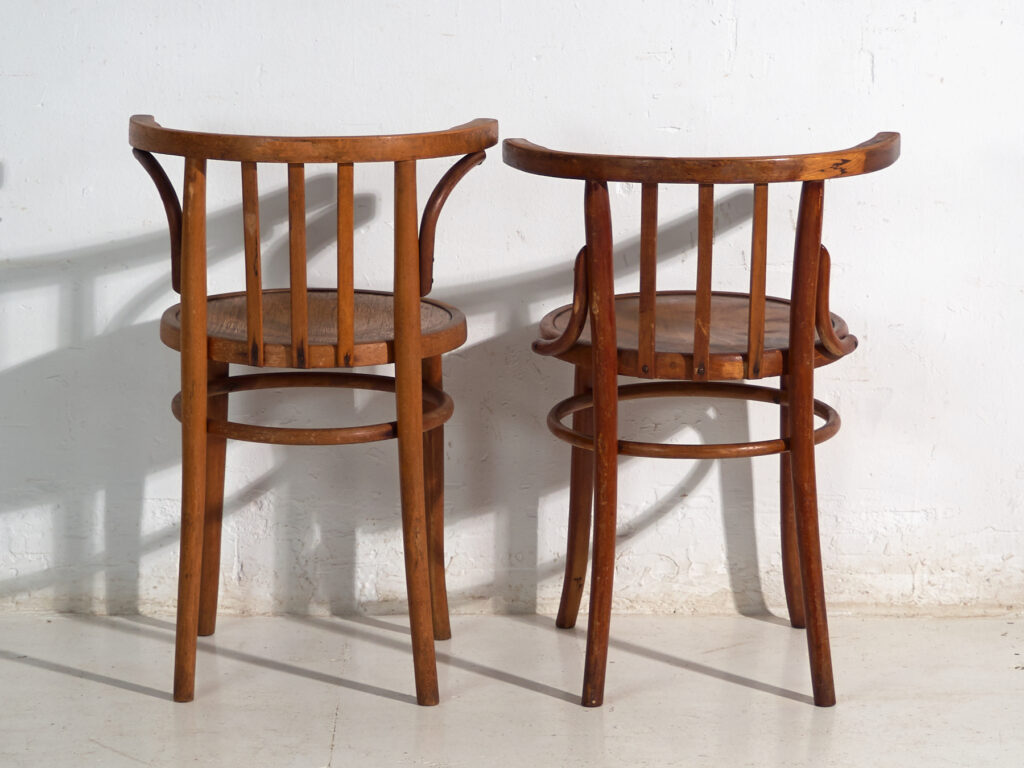 Conjunto de cuatro sillas estilo Thonet de madera curvada – Centroeuropa, circa 1920