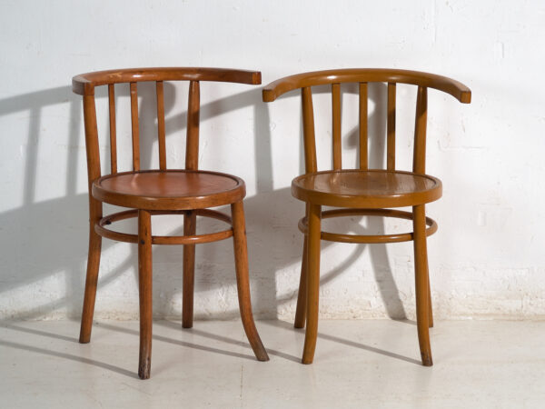 Conjunto de cuatro sillas estilo Thonet de madera curvada – Centroeuropa, circa 1920