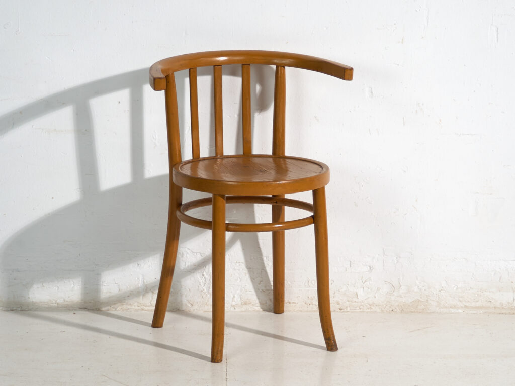 Conjunto de cuatro sillas estilo Thonet de madera curvada – Centroeuropa, circa 1920
