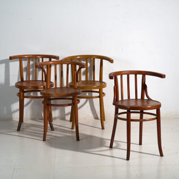 Conjunto de cuatro sillas estilo Thonet de madera curvada – Centroeuropa, circa 1920