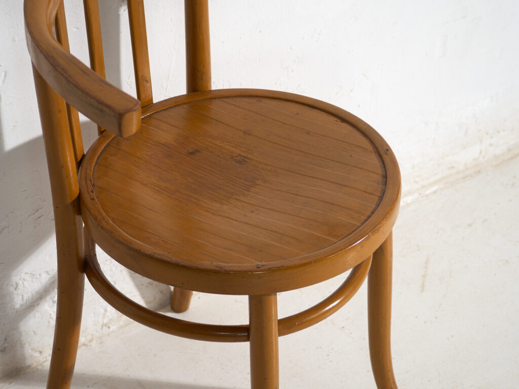 Conjunto de cuatro sillas estilo Thonet de madera curvada – Centroeuropa, circa 1920