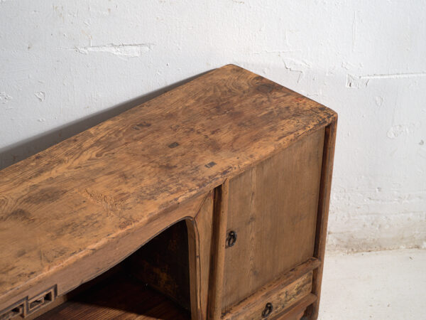 Buffet bas ancien en bois de pin – Chine, circa 1930