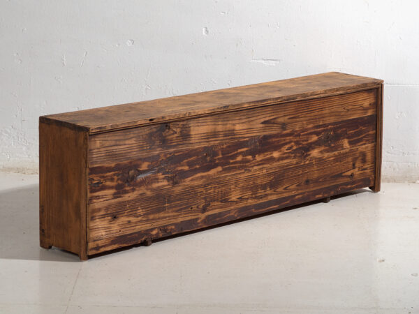 Buffet bas ancien en bois de pin – Chine, circa 1930