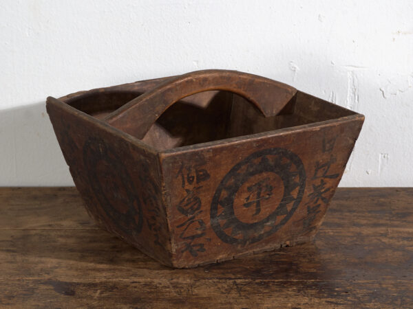 Cesta china antigua de madera pintada – China, circa 1900