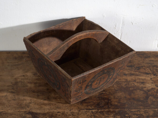 Cesta china antigua de madera pintada – China, circa 1900