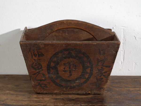 Cesta china antigua de madera pintada – China, circa 1900