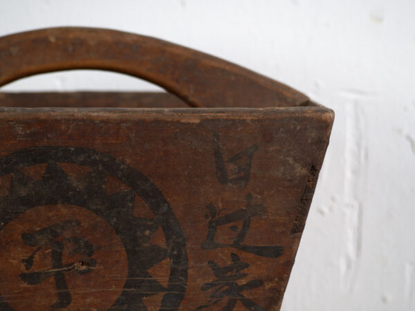 Cesta china antigua de madera pintada – China, circa 1900