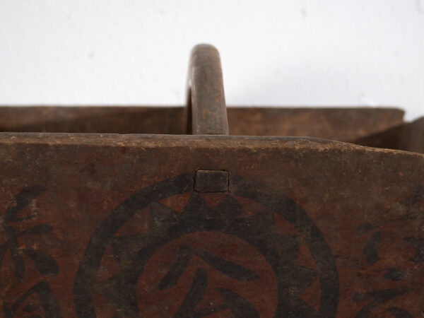 Cesta china antigua de madera pintada – China, circa 1900
