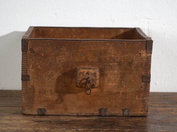 Cesta china antigua de madera – China, circa 1900