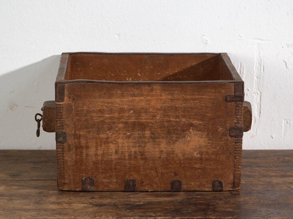 Cesta china antigua de madera – China, circa 1900