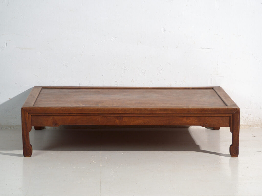 Mesa baja antigua japonesa en madera de keyaki – Japón, circa 1900