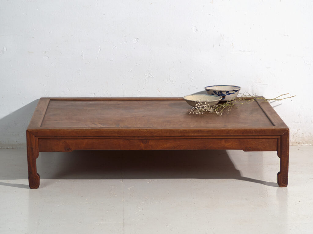 Mesa baja antigua japonesa en madera de keyaki – Japón, circa 1900