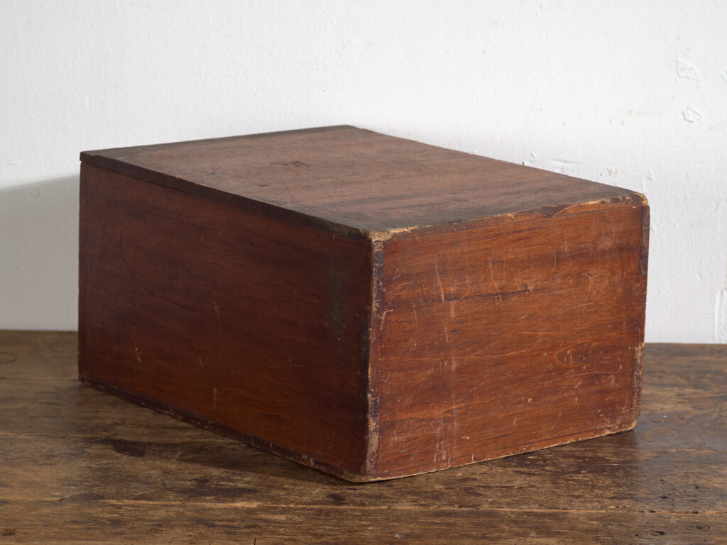 Caja antigua japonesa de menaje con caligrafía – Japón, circa 1920