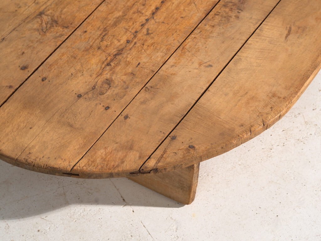 Tabla de cortar redonda rústica en madera maciza – Europa Central, principios siglo XX