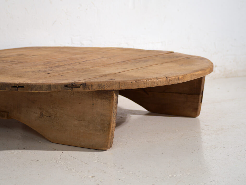 Tabla de cortar redonda rústica en madera maciza – Europa Central, principios siglo XX