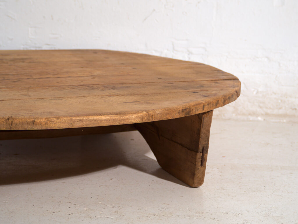 Tabla de cortar redonda rústica en madera maciza – Europa Central, principios siglo XX